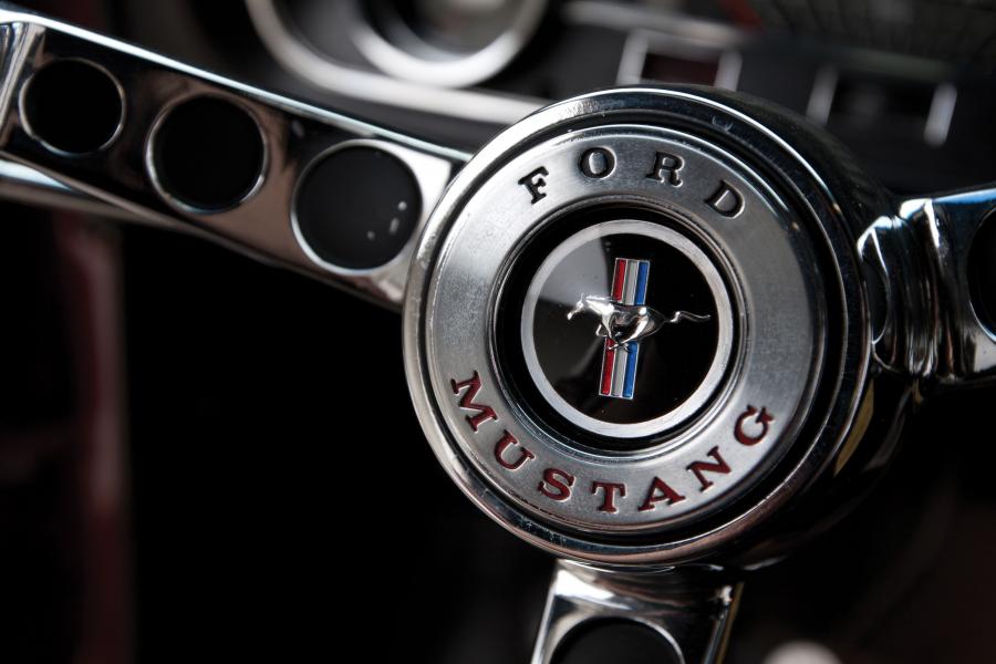  Ford Mustang 2+2 Fastback Red 1965 года  (фото 12 из 23)